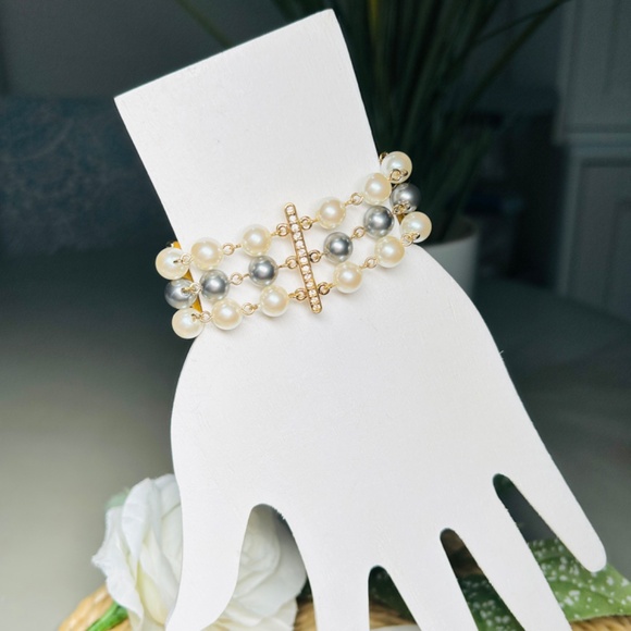 Nancy Nelson Gray and White Faux Pearl Crystal Bracelet Triple Strand - Picture 3 of 15